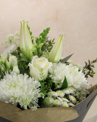 The 'Neutral' Florists Pick Anniversary & Romance